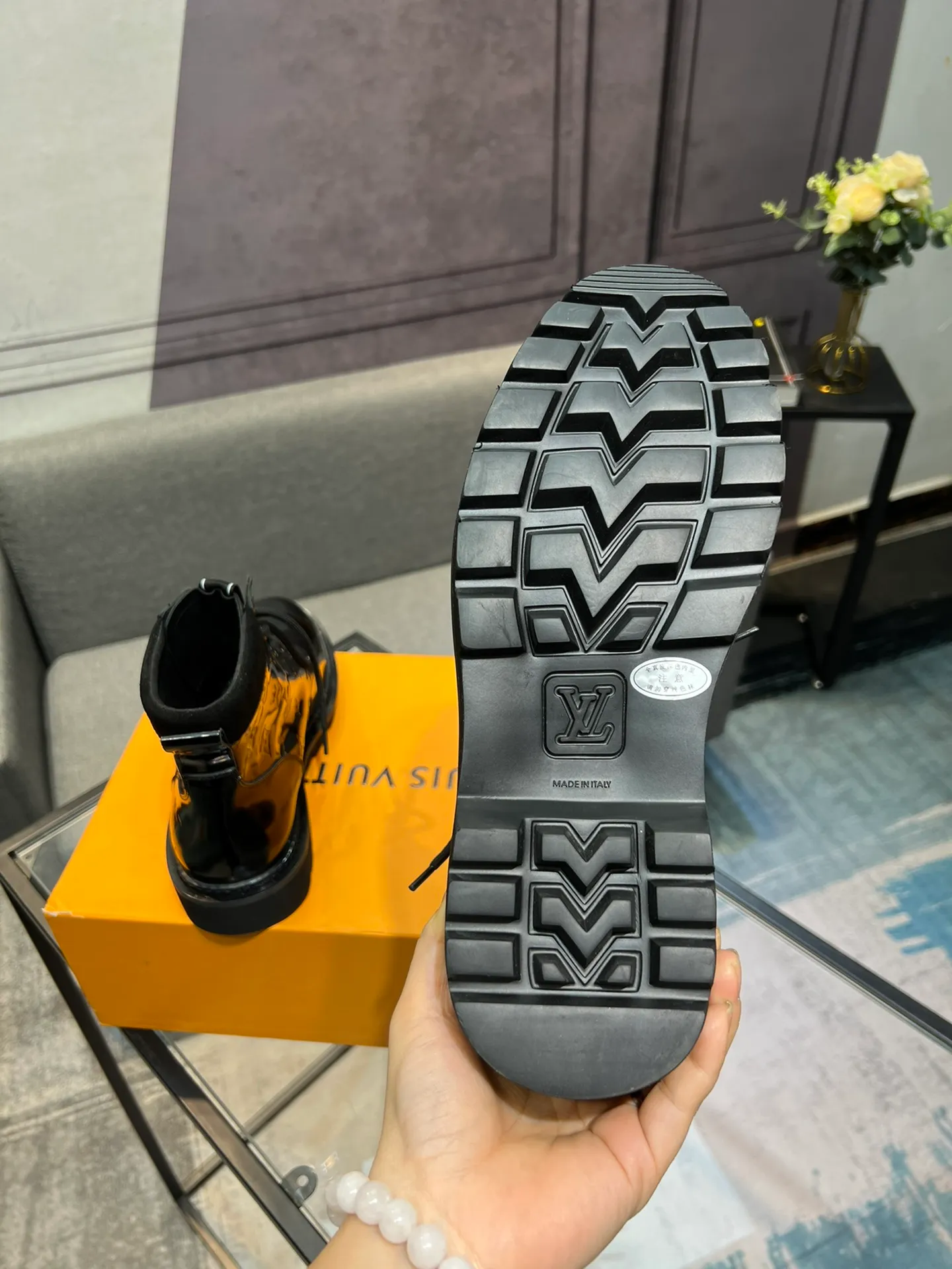 Men's shoes 💰900 L Home - the latest LV men's business casual boots, luxury and nobility are a must, all made of imported original first-layer cowhide, just to create a more comfortable wearing experience, ➕top imported water-dyed full cow lining, original high wear-resistant outsole! 👏👏 Size: Male 39-44; (38 45 46 customized)